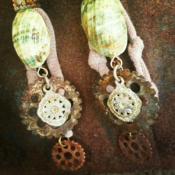 STEAMPUNK AQUAMARINE SEASHELL EARRINGS - Picture 4 of 8